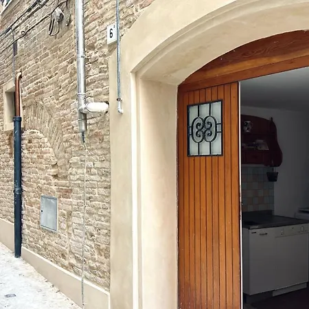 J01 - Jesi, Trilocale Nelle Mura Del Centro Storico Lägenhet Jesi